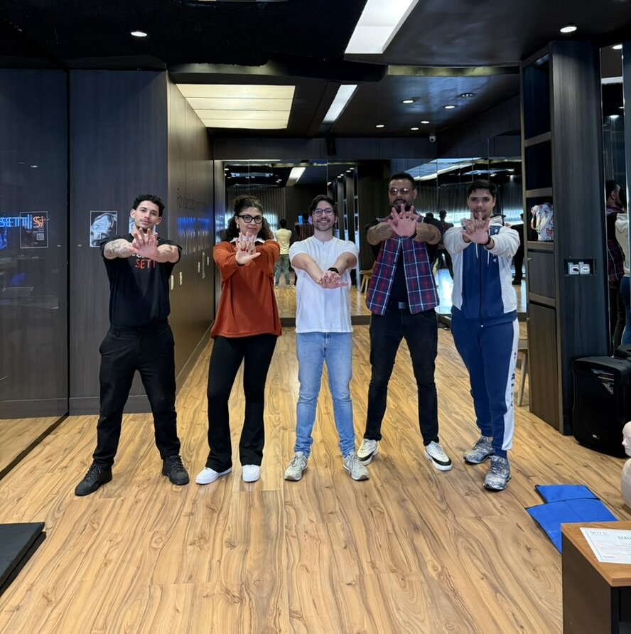 Equipe em aula prática de primeiros socorros